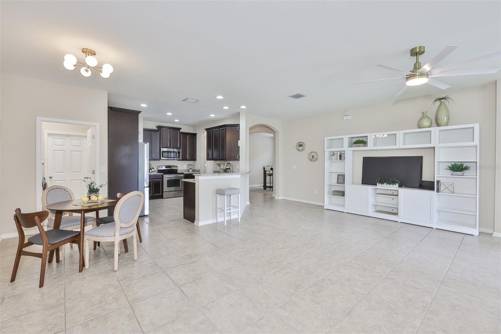 Listing photo id 26 for 7116 Harvest Glen Lane