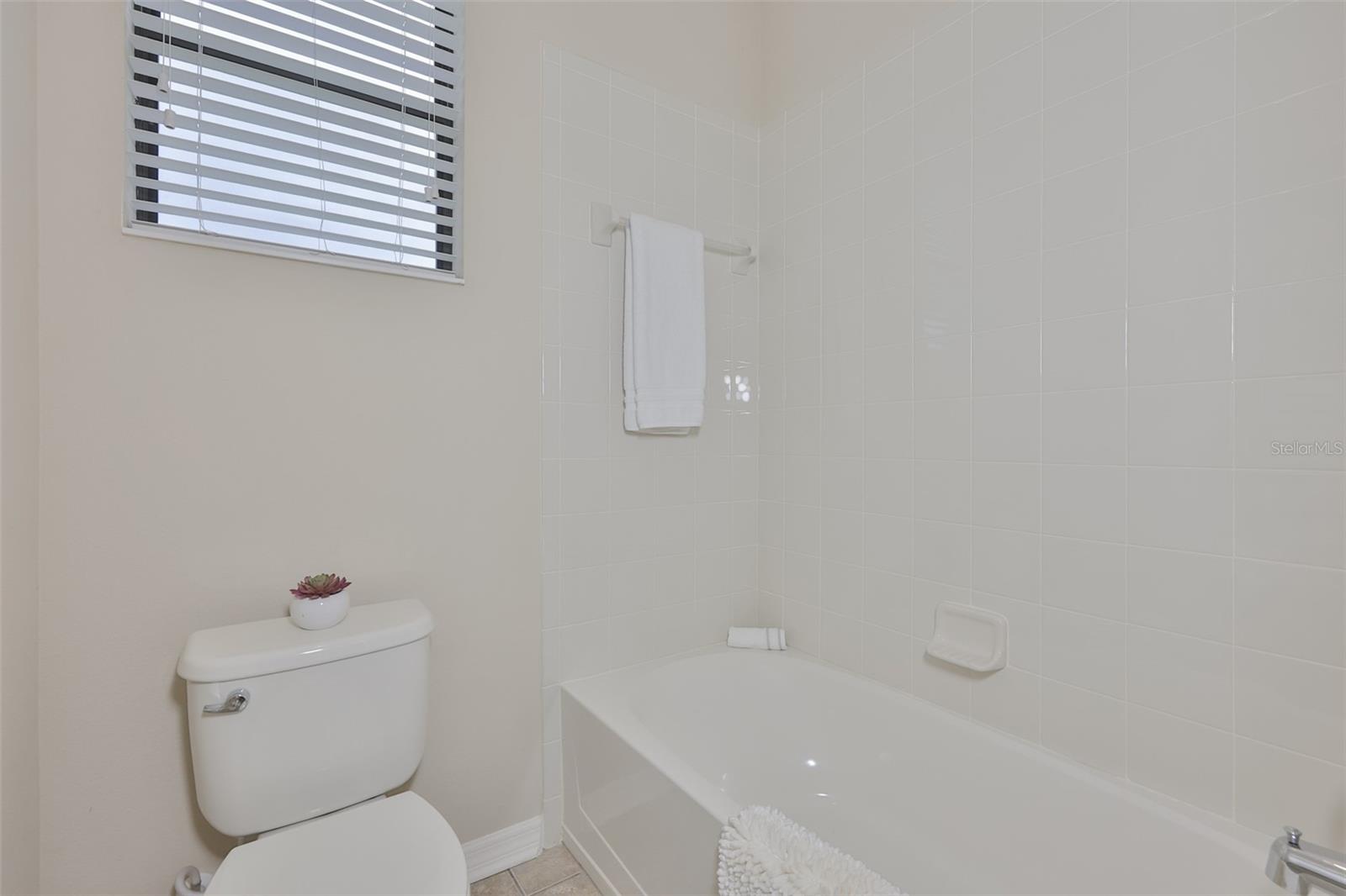 Listing photo id 35 for 7116 Harvest Glen Lane