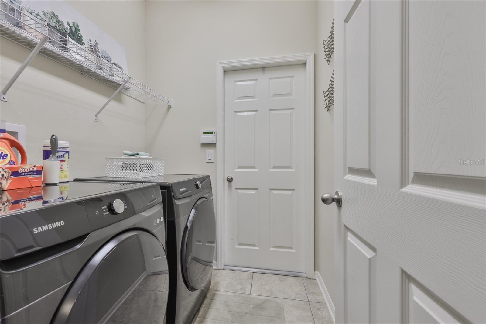 Listing photo id 39 for 7116 Harvest Glen Lane