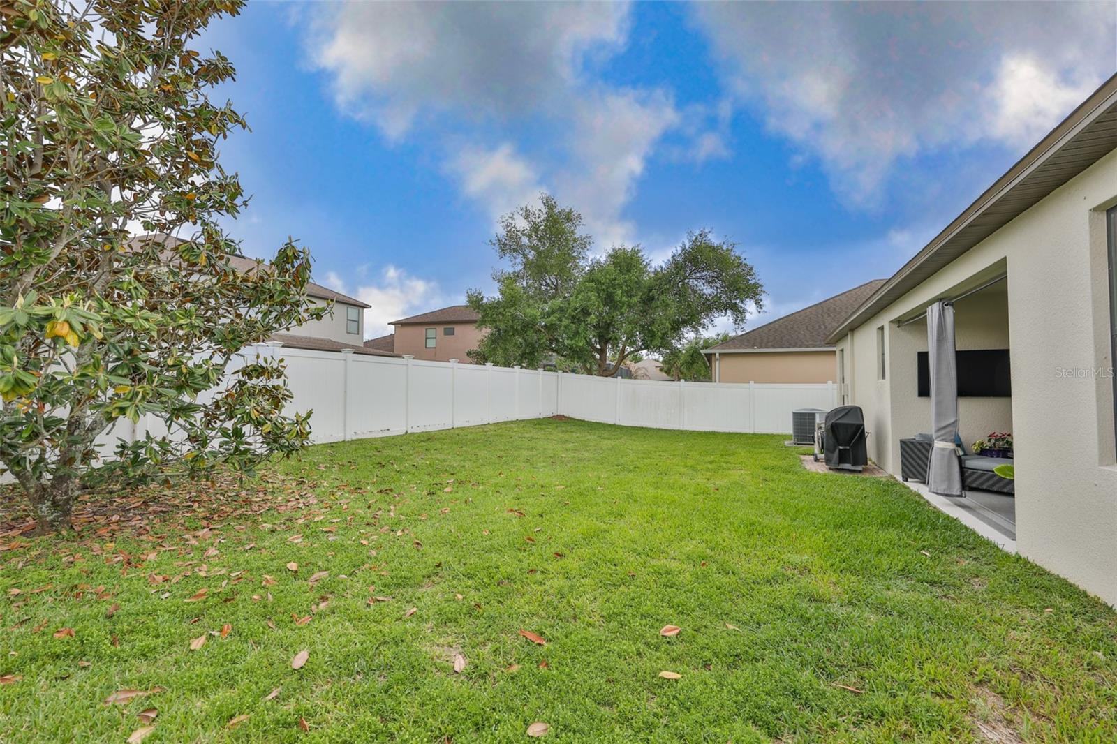 Listing photo id 41 for 7116 Harvest Glen Lane