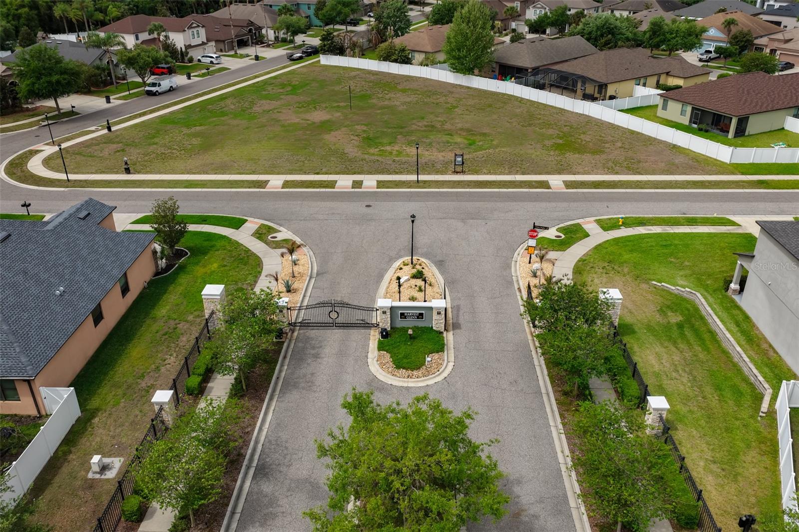 Listing photo id 51 for 7116 Harvest Glen Lane