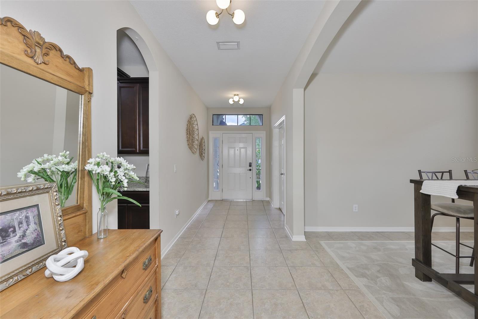 Listing photo id 4 for 7116 Harvest Glen Lane