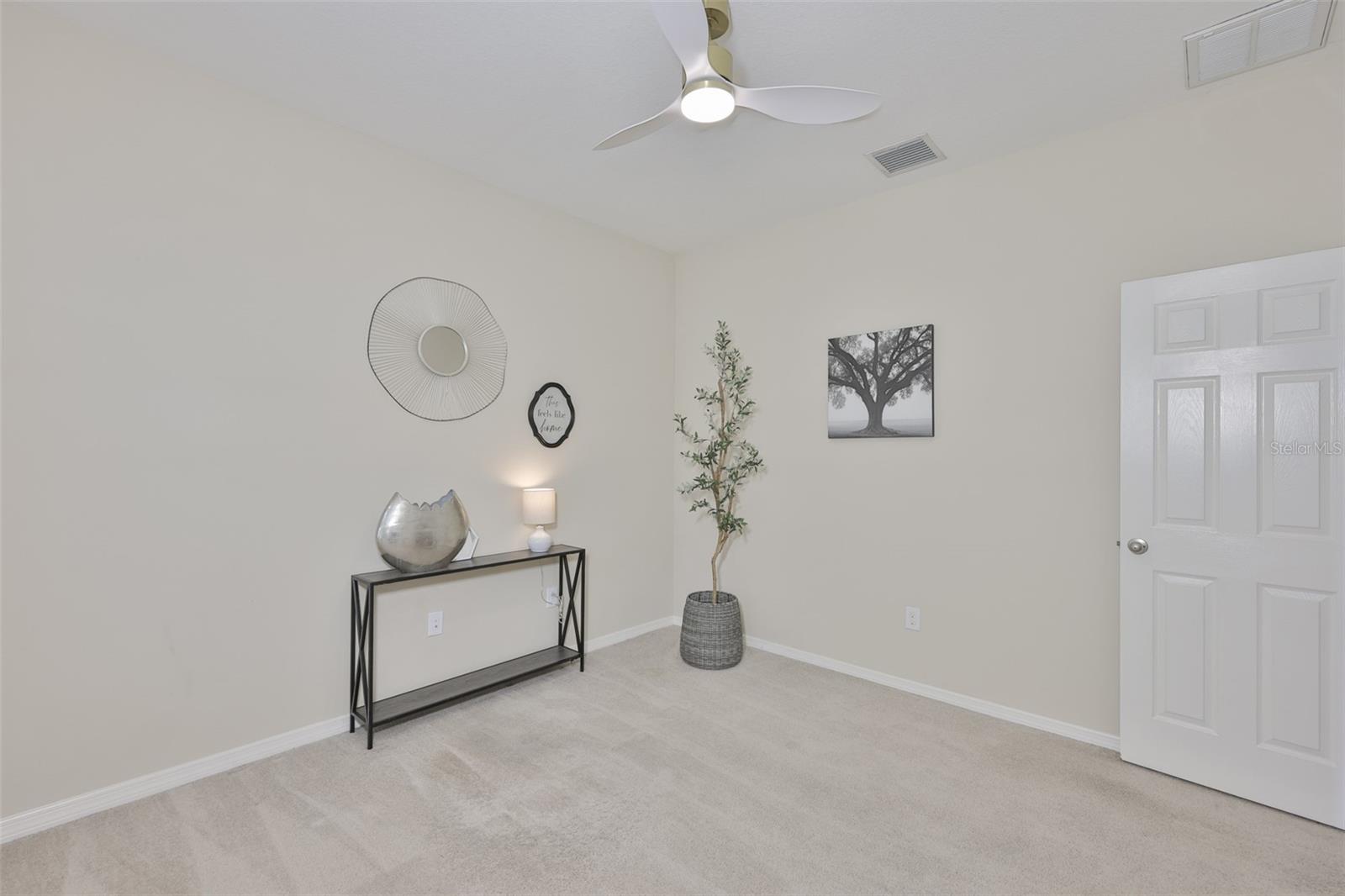 Listing photo id 6 for 7116 Harvest Glen Lane