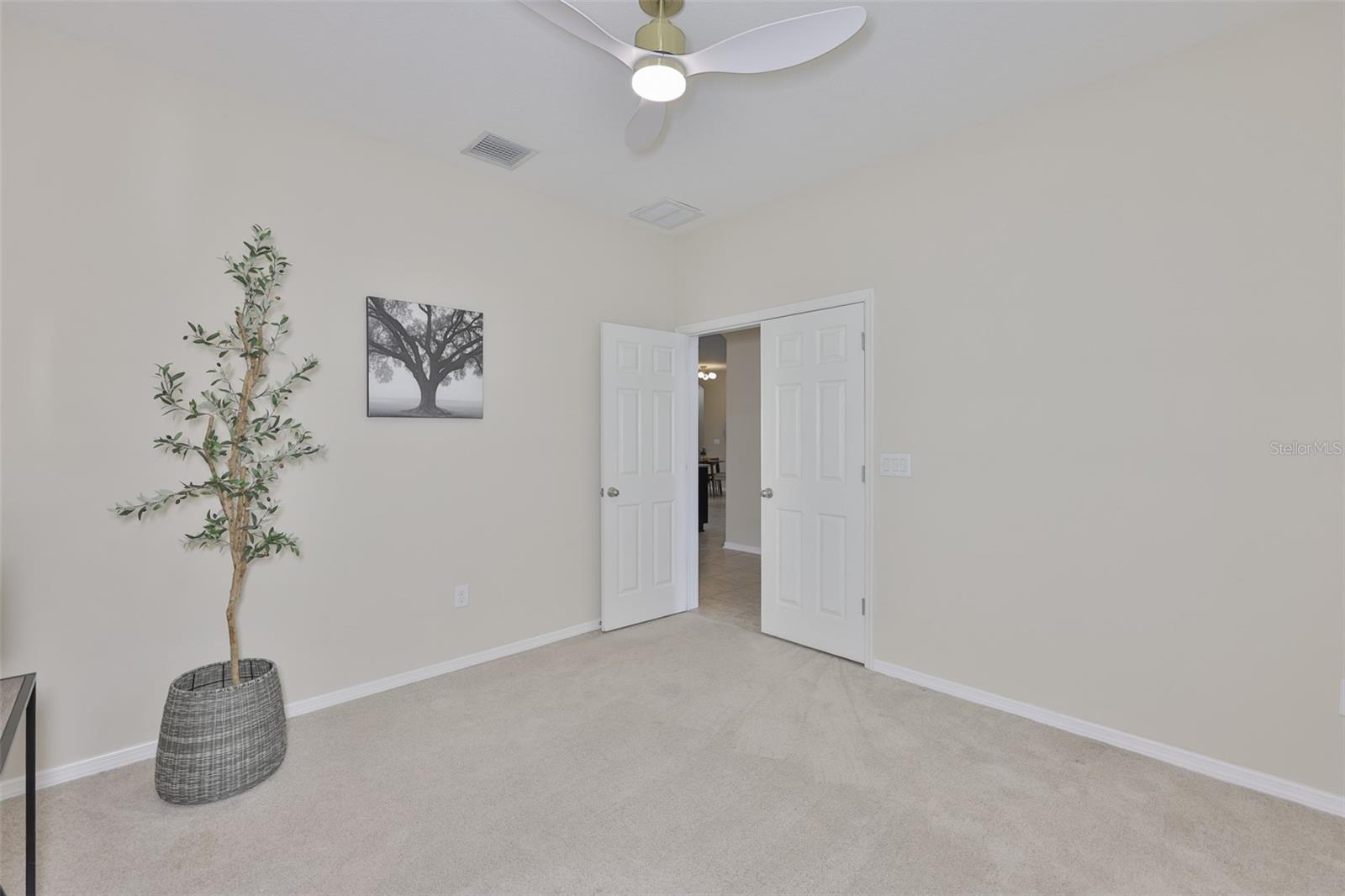 Listing photo id 7 for 7116 Harvest Glen Lane