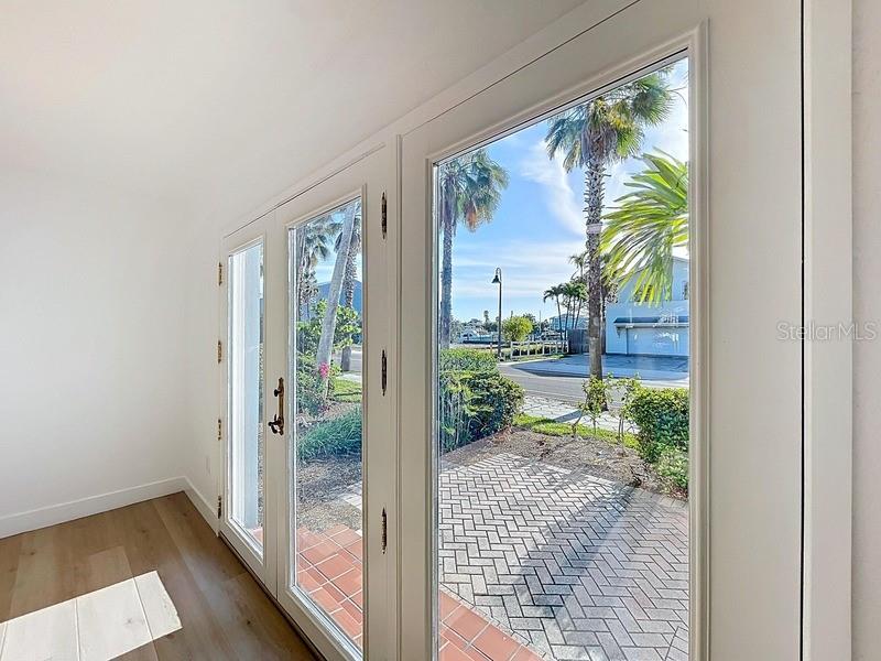 Image 7 of 29 For 1800 Pass-a-grille Way 2