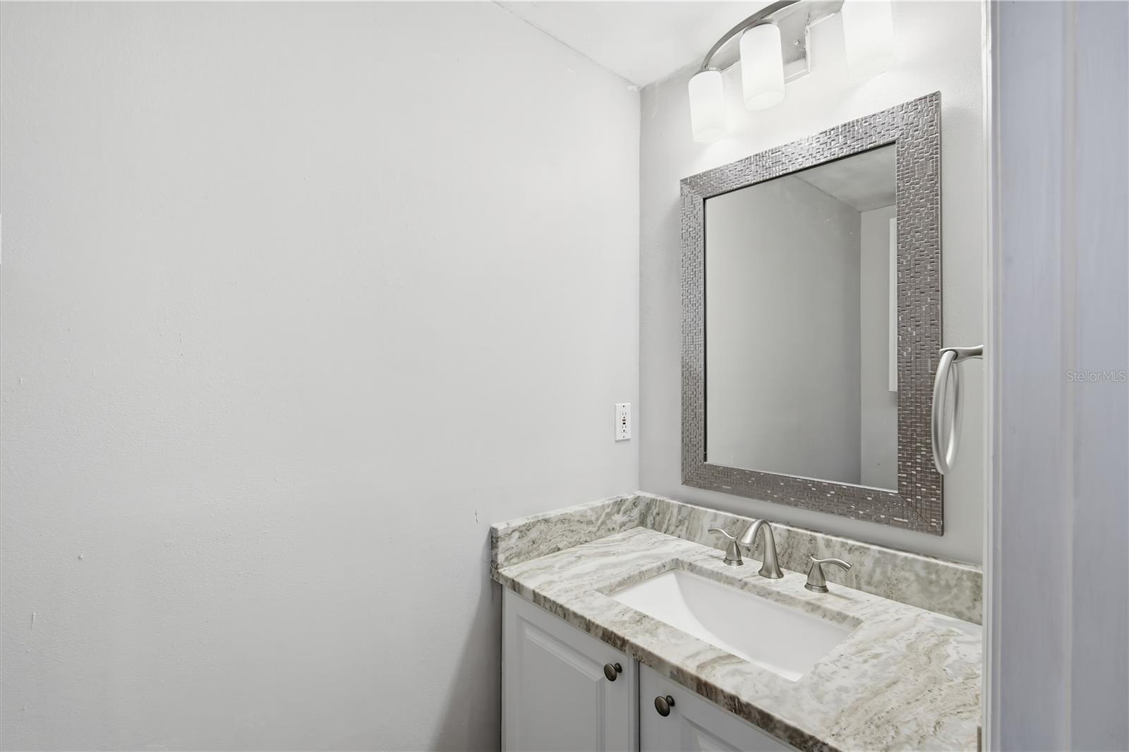 Image 13 of 29 For 5100 Burchette Road 604