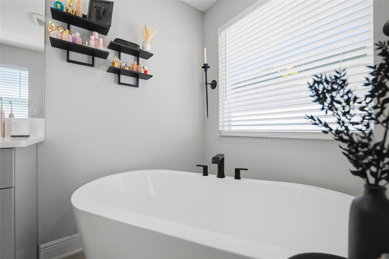 Image 23 of 49 For 7273 Notched Pine Bend