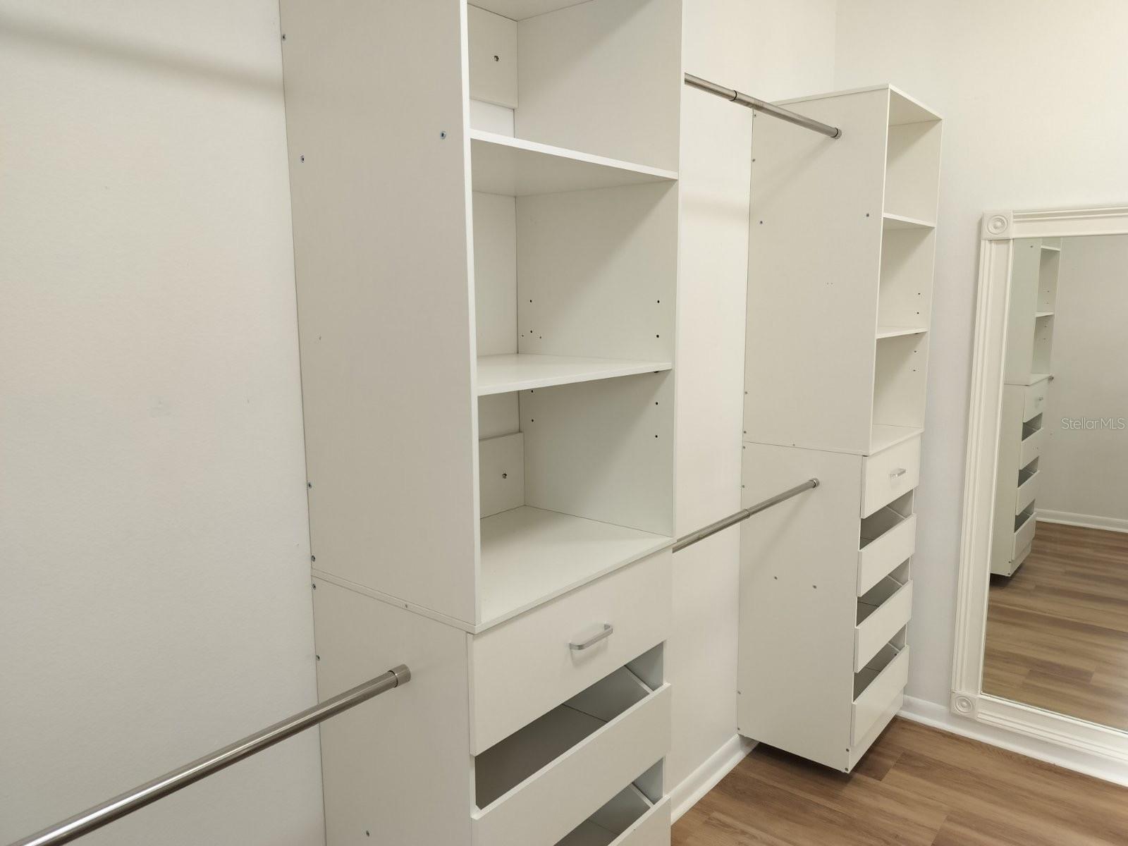 Listing photo id 14 for 3403 Bloomingdale Oaks Drive