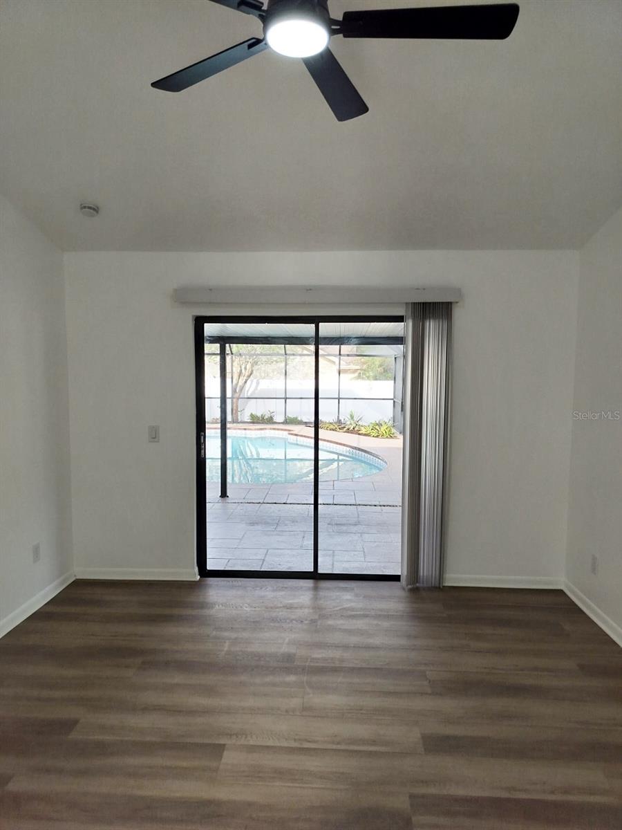 Listing photo id 20 for 3403 Bloomingdale Oaks Drive