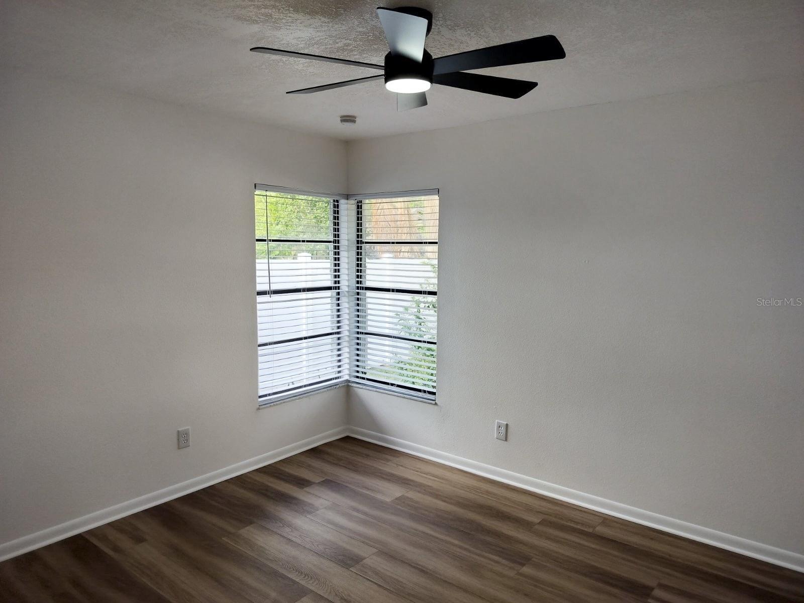 Listing photo id 21 for 3403 Bloomingdale Oaks Drive