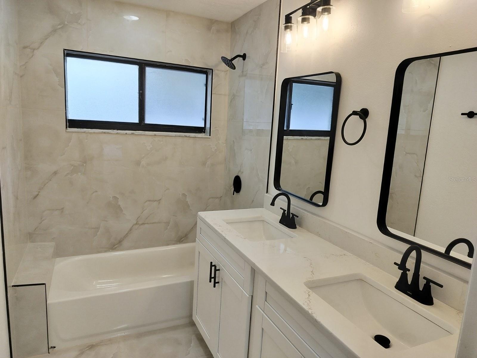 Listing photo id 22 for 3403 Bloomingdale Oaks Drive