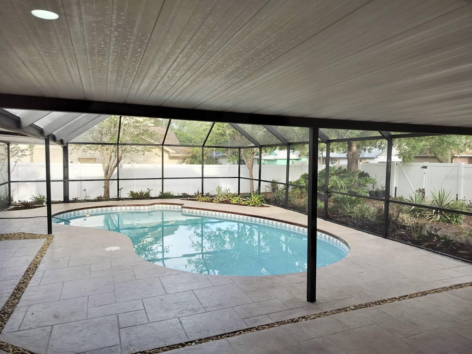 Listing photo id 24 for 3403 Bloomingdale Oaks Drive