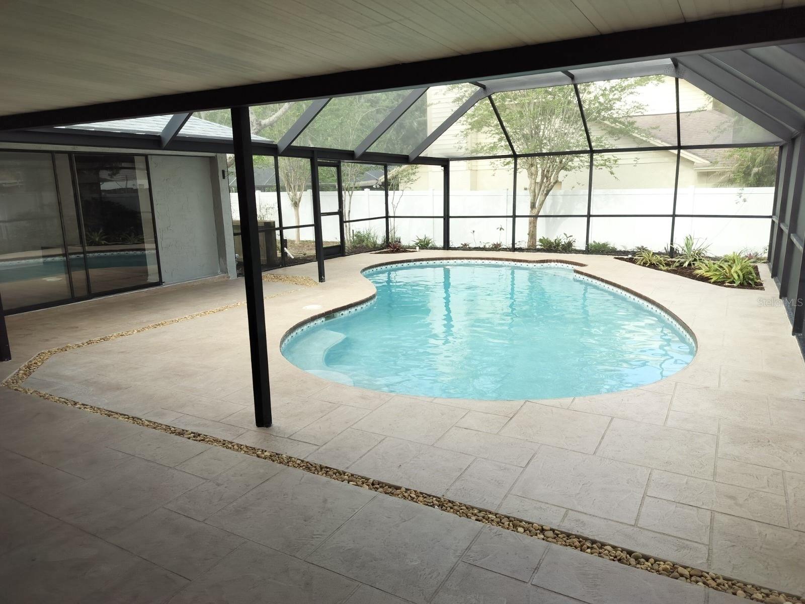 Listing photo id 25 for 3403 Bloomingdale Oaks Drive