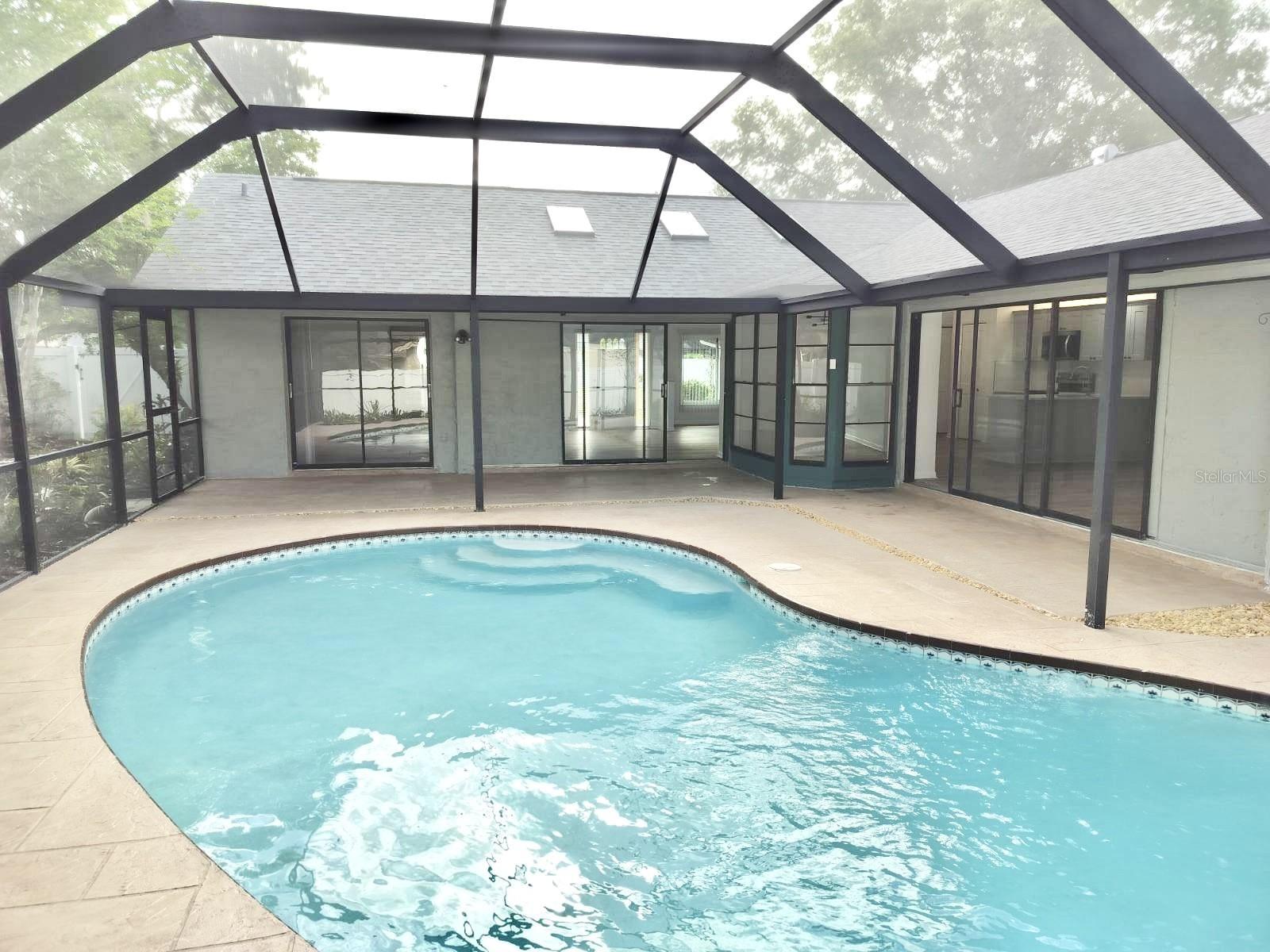 Listing photo id 26 for 3403 Bloomingdale Oaks Drive