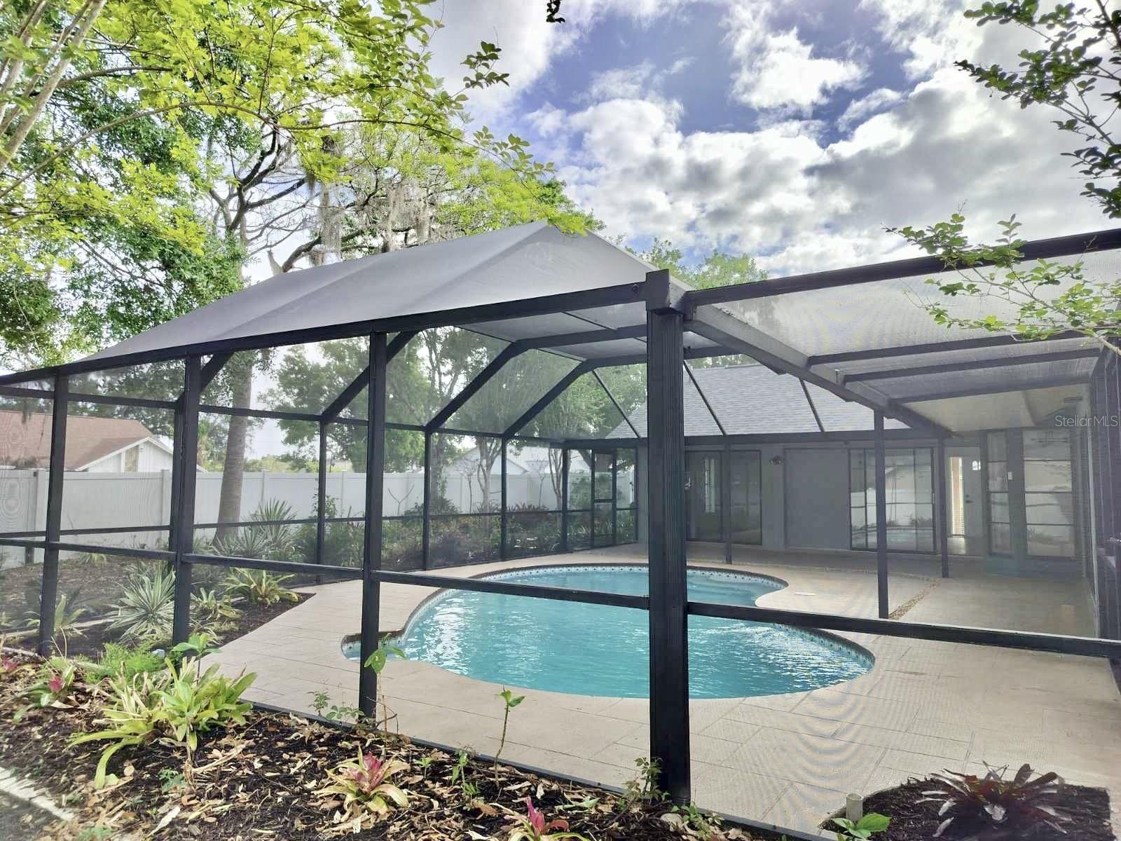 Listing photo id 27 for 3403 Bloomingdale Oaks Drive