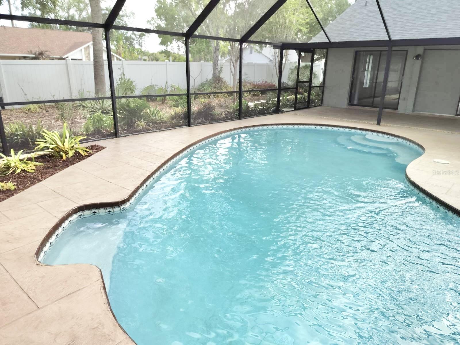 Listing photo id 1 for 3403 Bloomingdale Oaks Drive