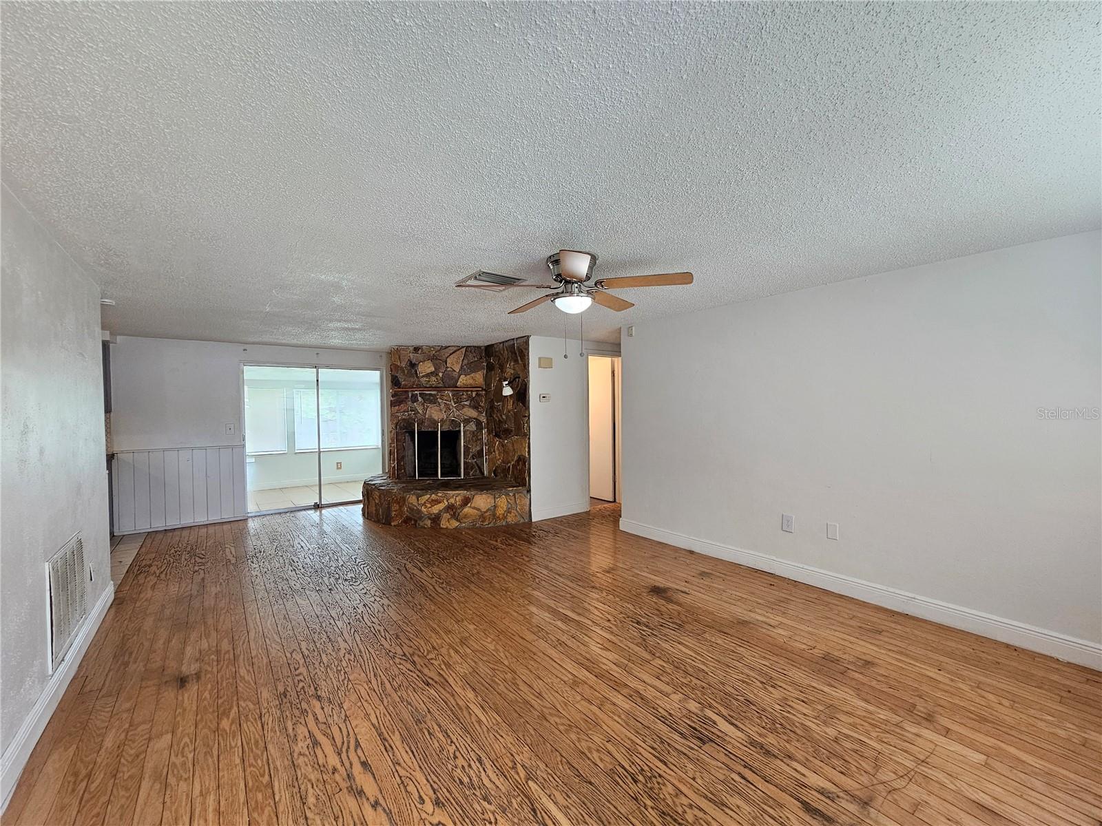 Image 3 of 20 For 15812 Sea Pines Drive