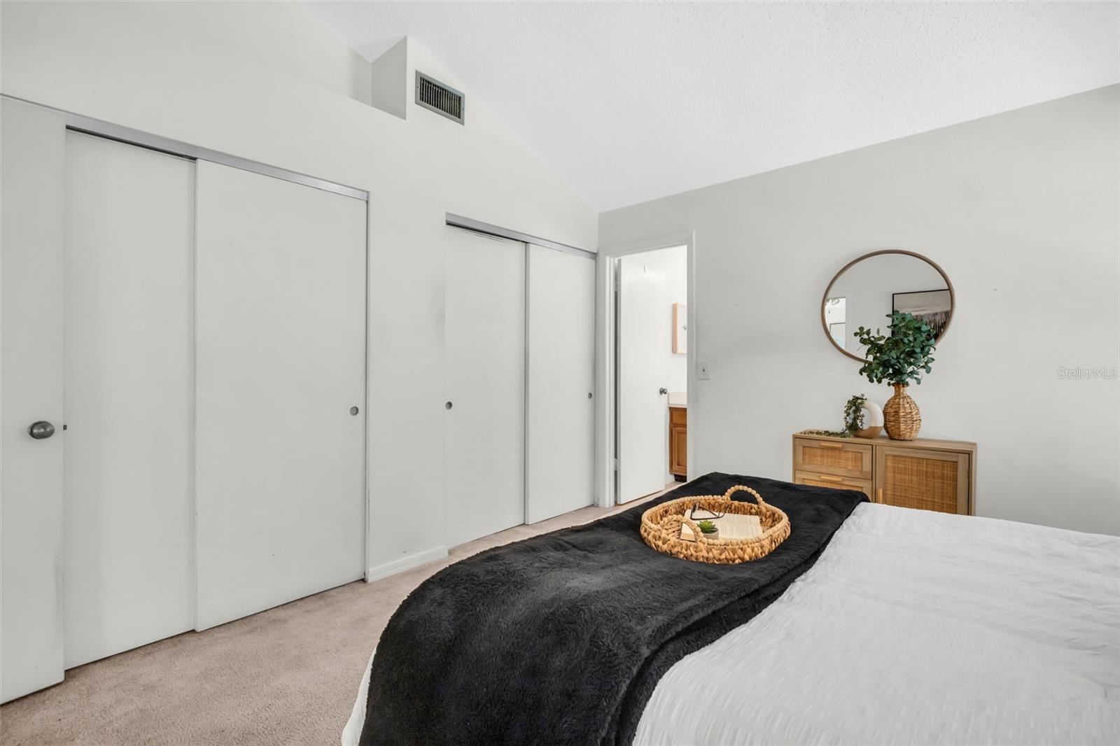 Listing photo id 15 for 5341 Southwick Drive