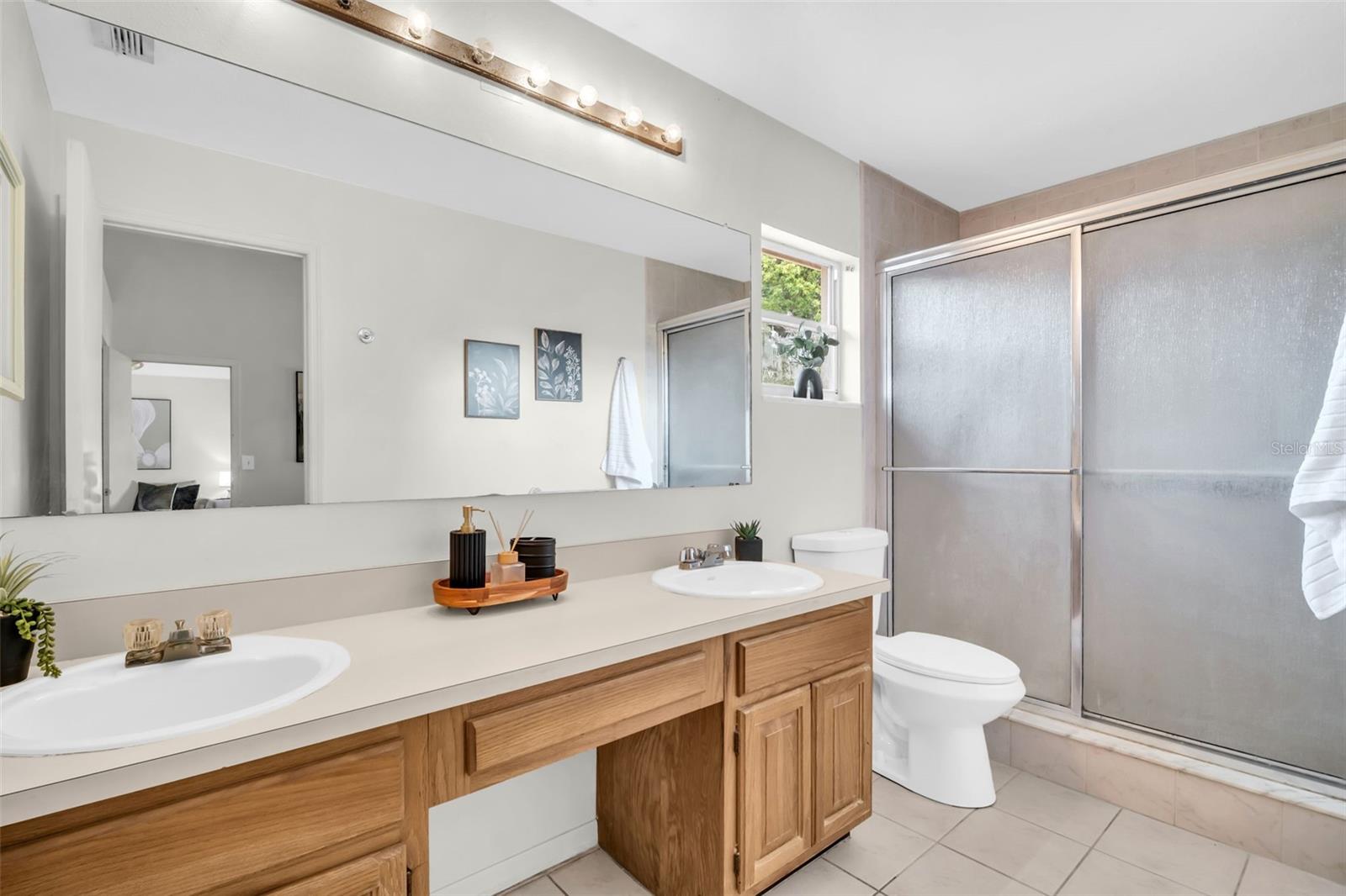 Listing photo id 18 for 5341 Southwick Drive