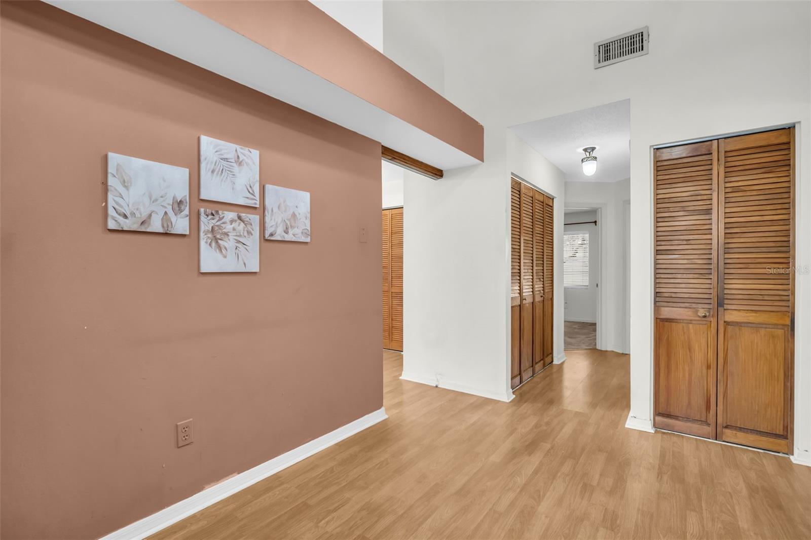 Listing photo id 19 for 5341 Southwick Drive