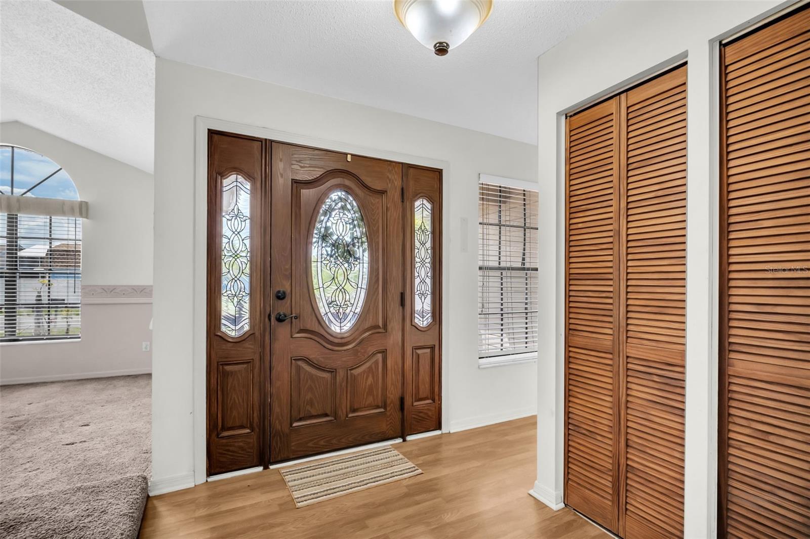 Listing photo id 2 for 5341 Southwick Drive