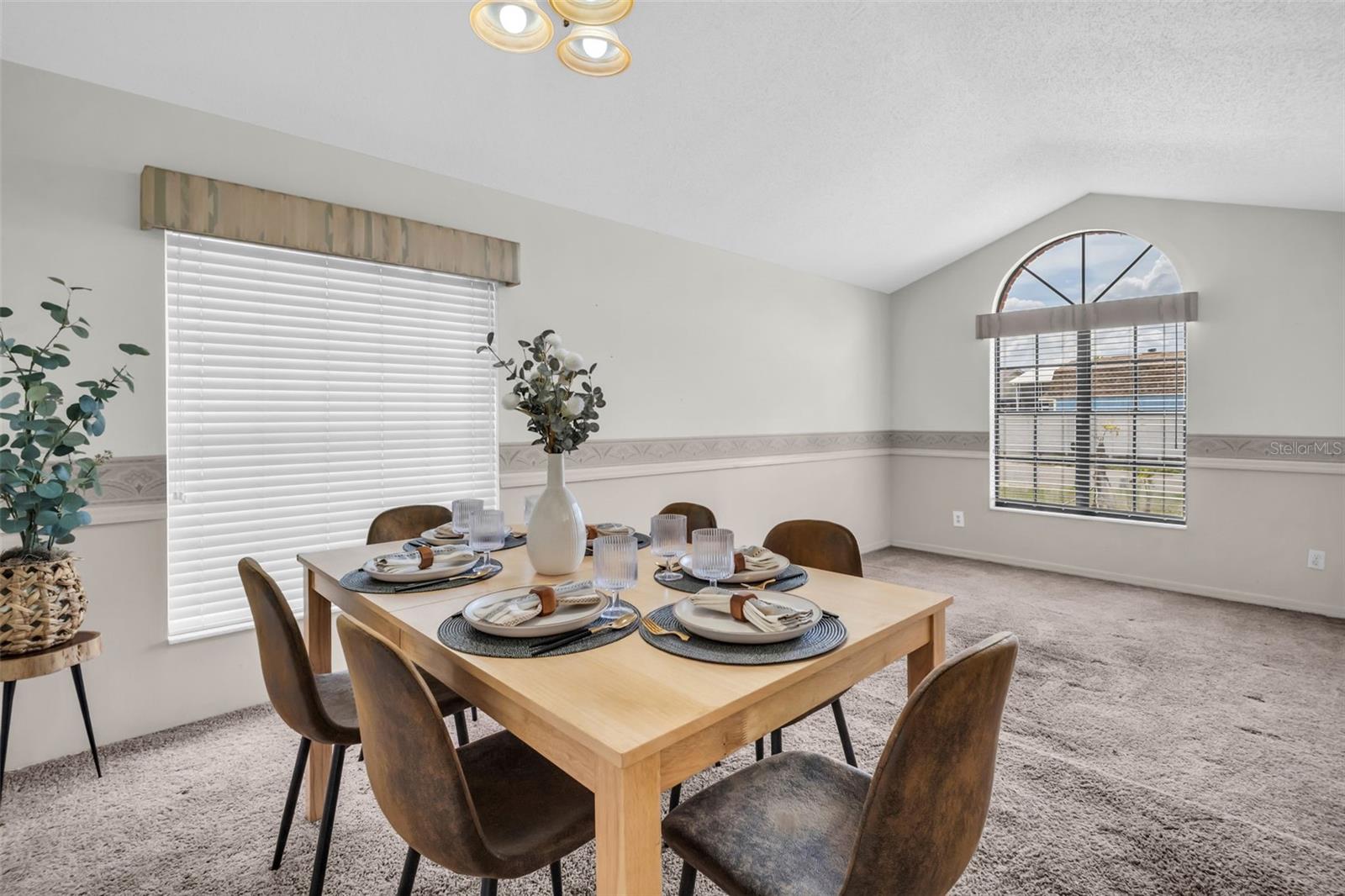 Listing photo id 3 for 5341 Southwick Drive