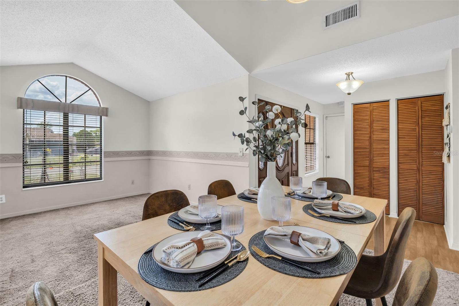 Listing photo id 4 for 5341 Southwick Drive