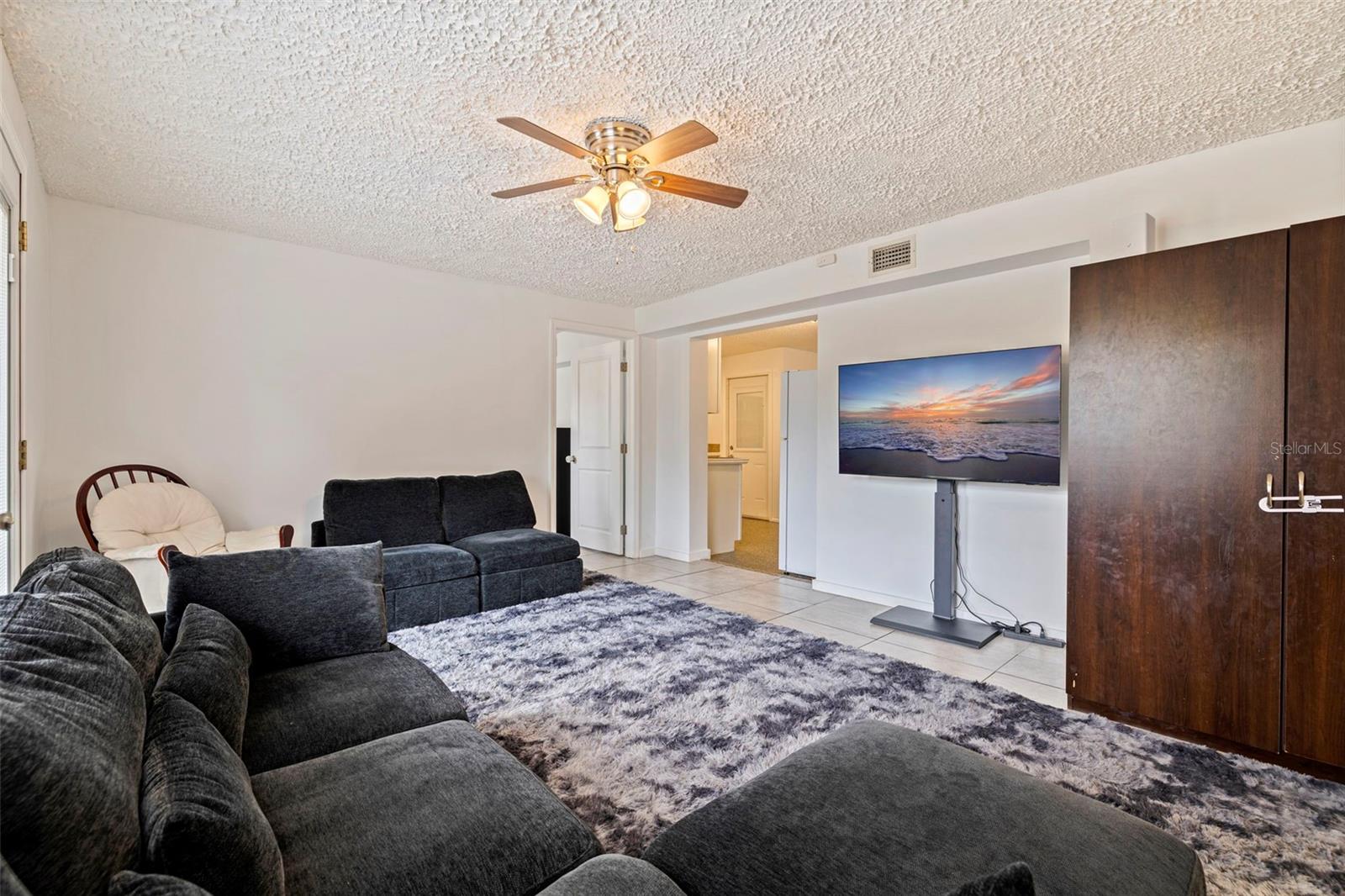 Listing photo id 8 for 10356 111th Avenue