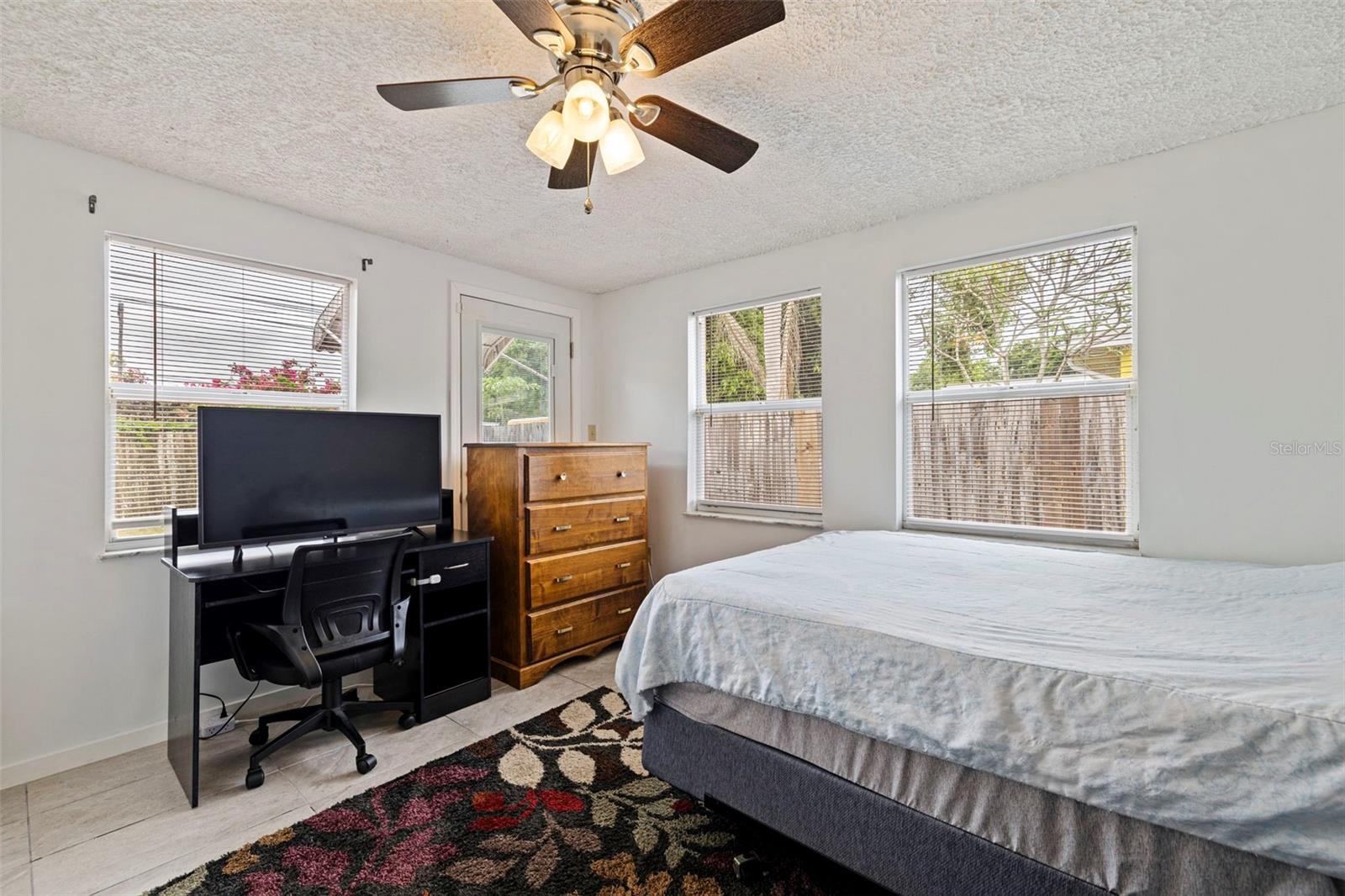 Listing photo id 9 for 10356 111th Avenue