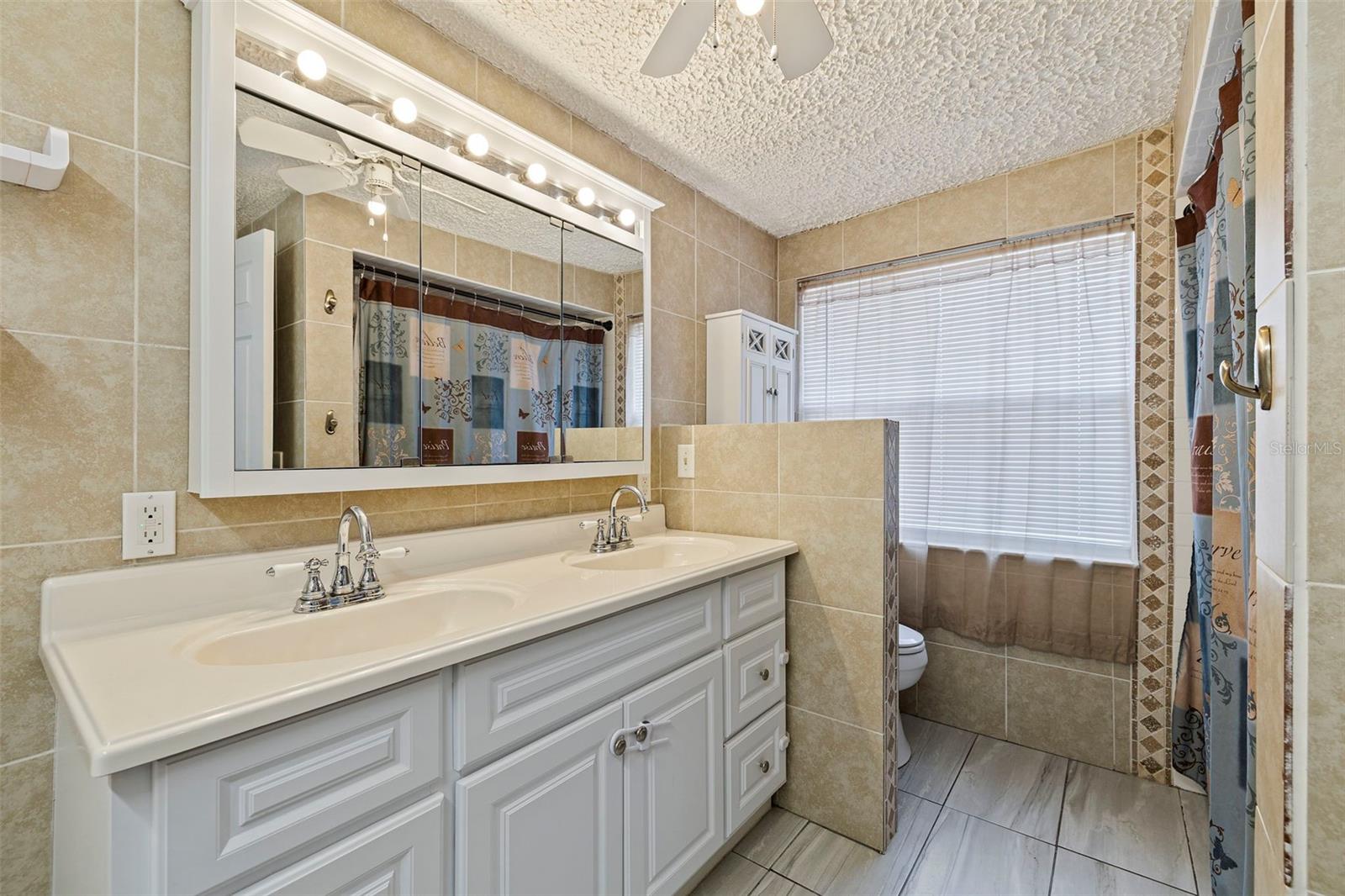 Listing photo id 11 for 10356 111th Avenue