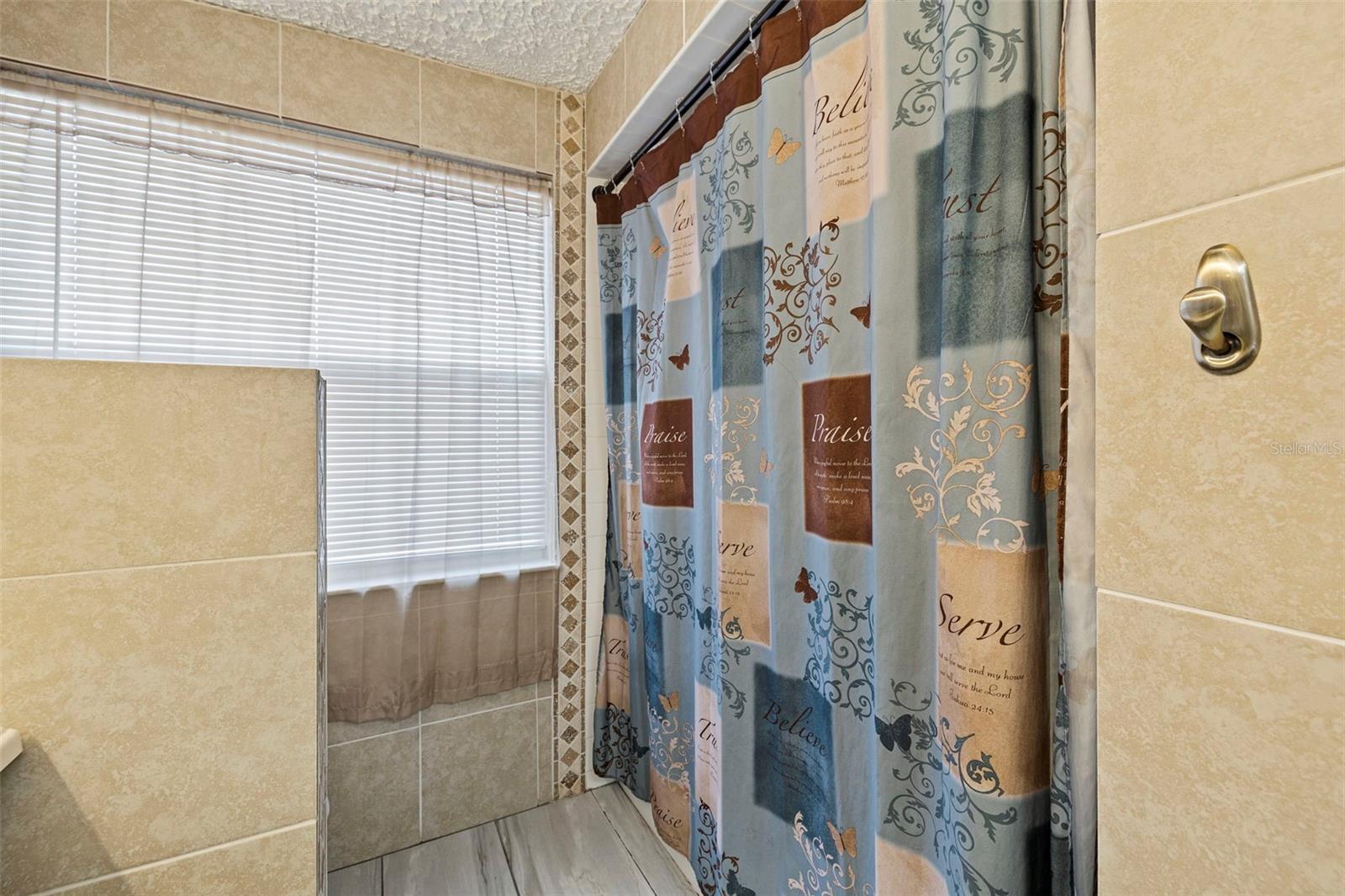 Listing photo id 12 for 10356 111th Avenue