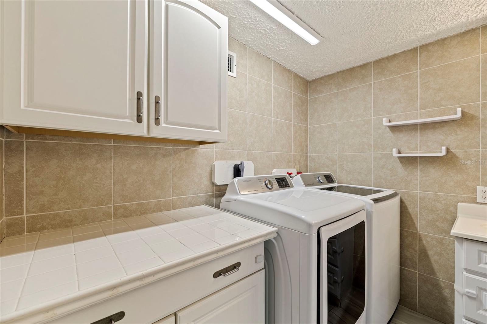 Listing photo id 15 for 10356 111th Avenue