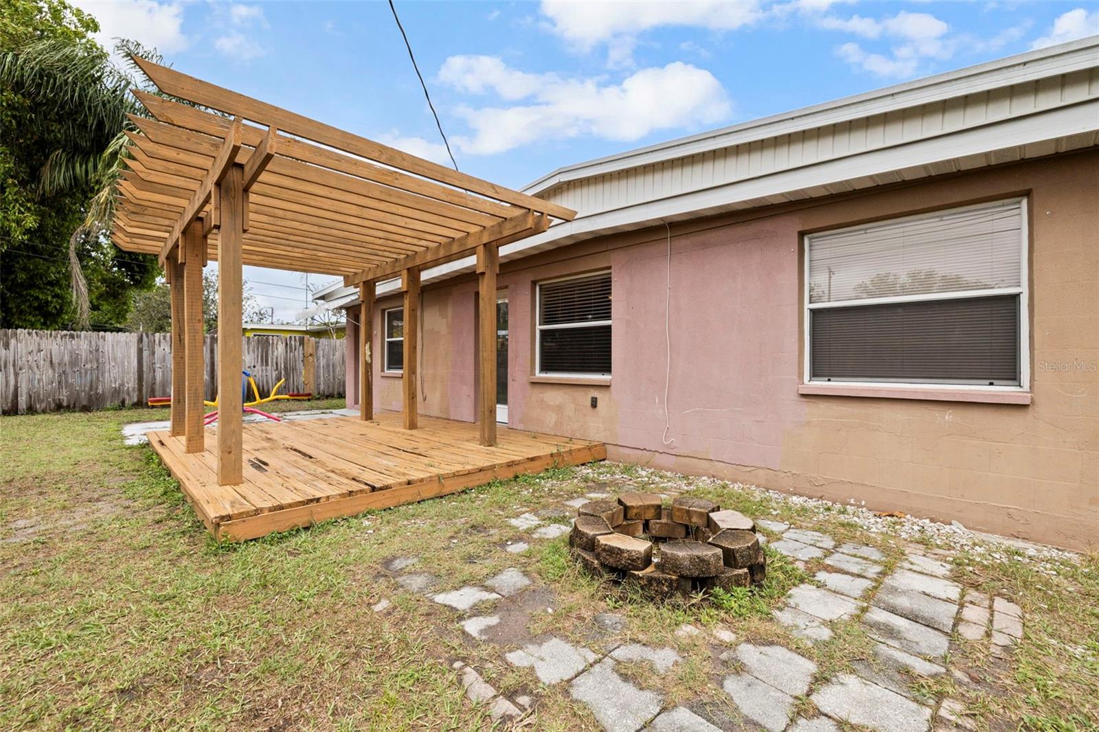 Listing photo id 21 for 10356 111th Avenue