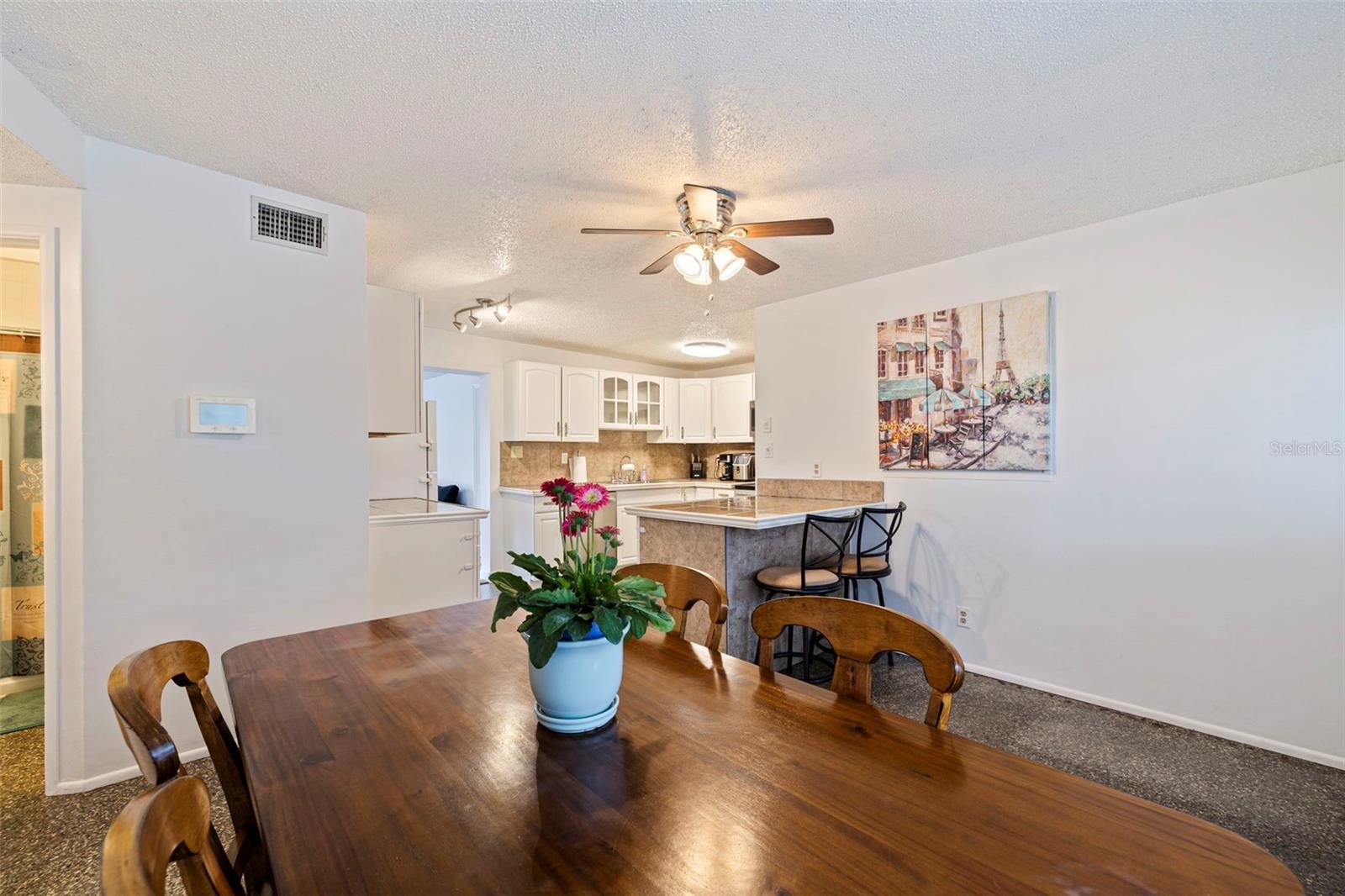 Listing photo id 4 for 10356 111th Avenue