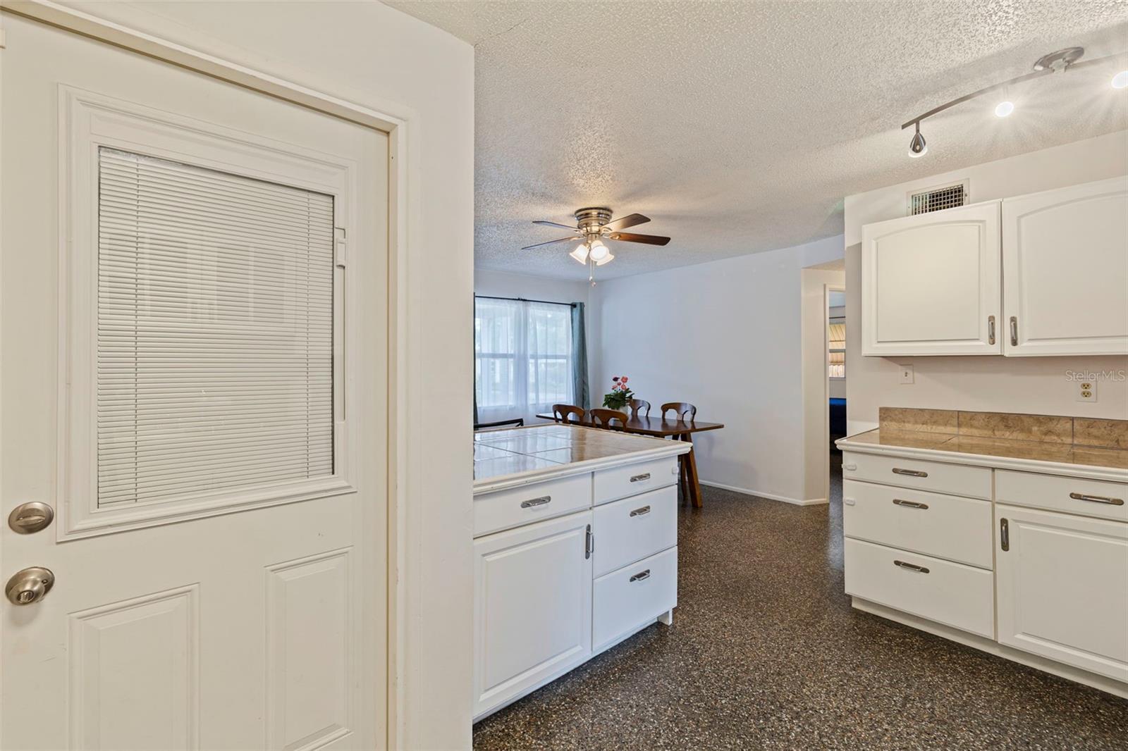 Listing photo id 5 for 10356 111th Avenue