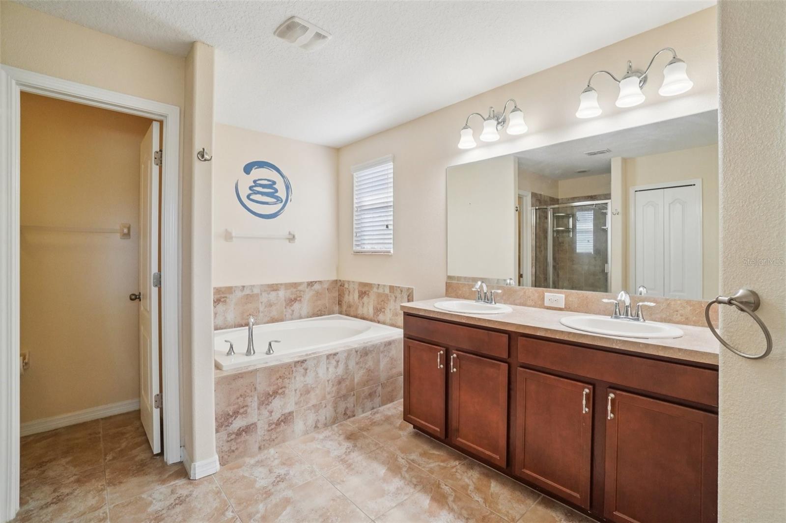 Image 25 of 41 For 3529 Lefays Point