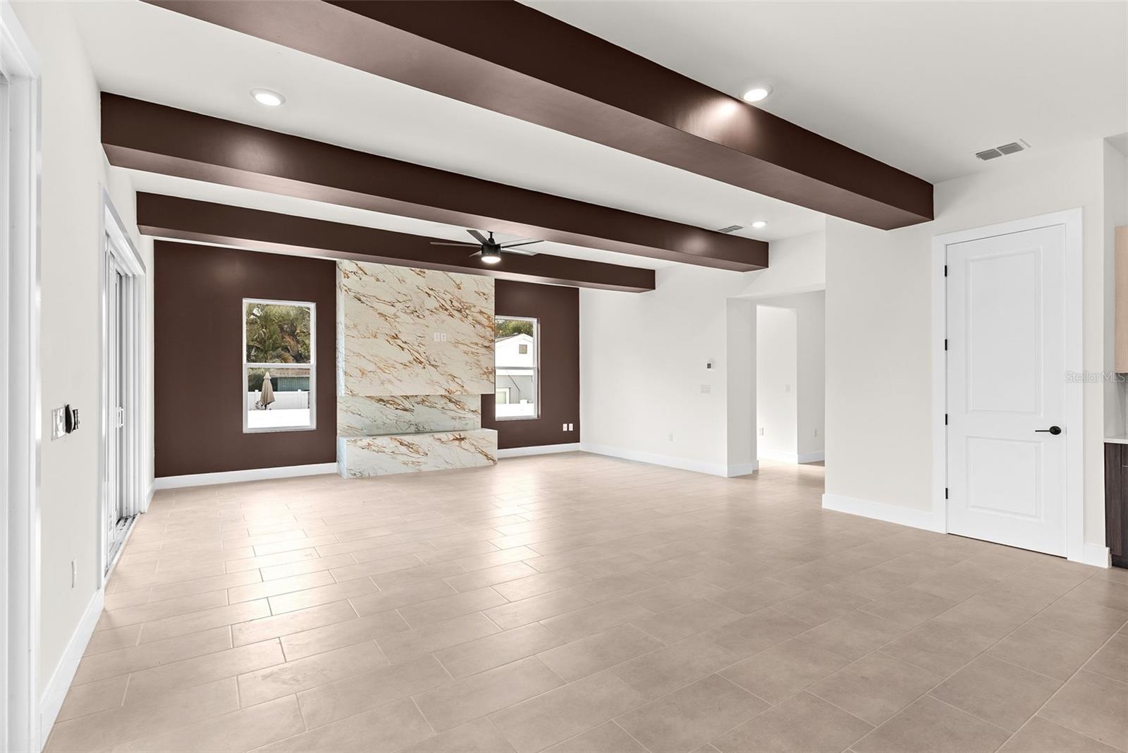 Listing photo id 9 for 4604 Euclid Avenue