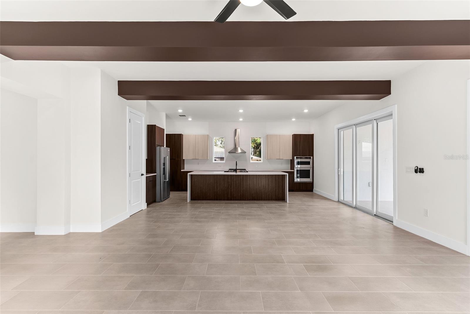 Listing photo id 11 for 4604 Euclid Avenue