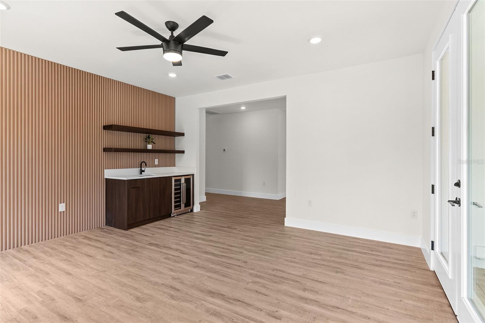 Listing photo id 20 for 4604 Euclid Avenue