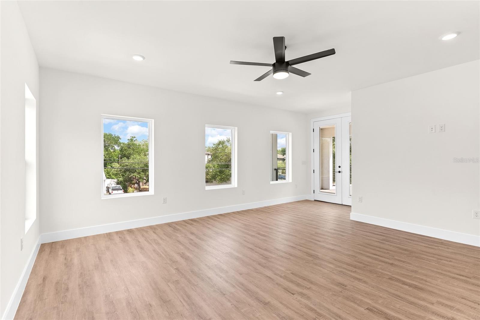 Listing photo id 23 for 4604 Euclid Avenue