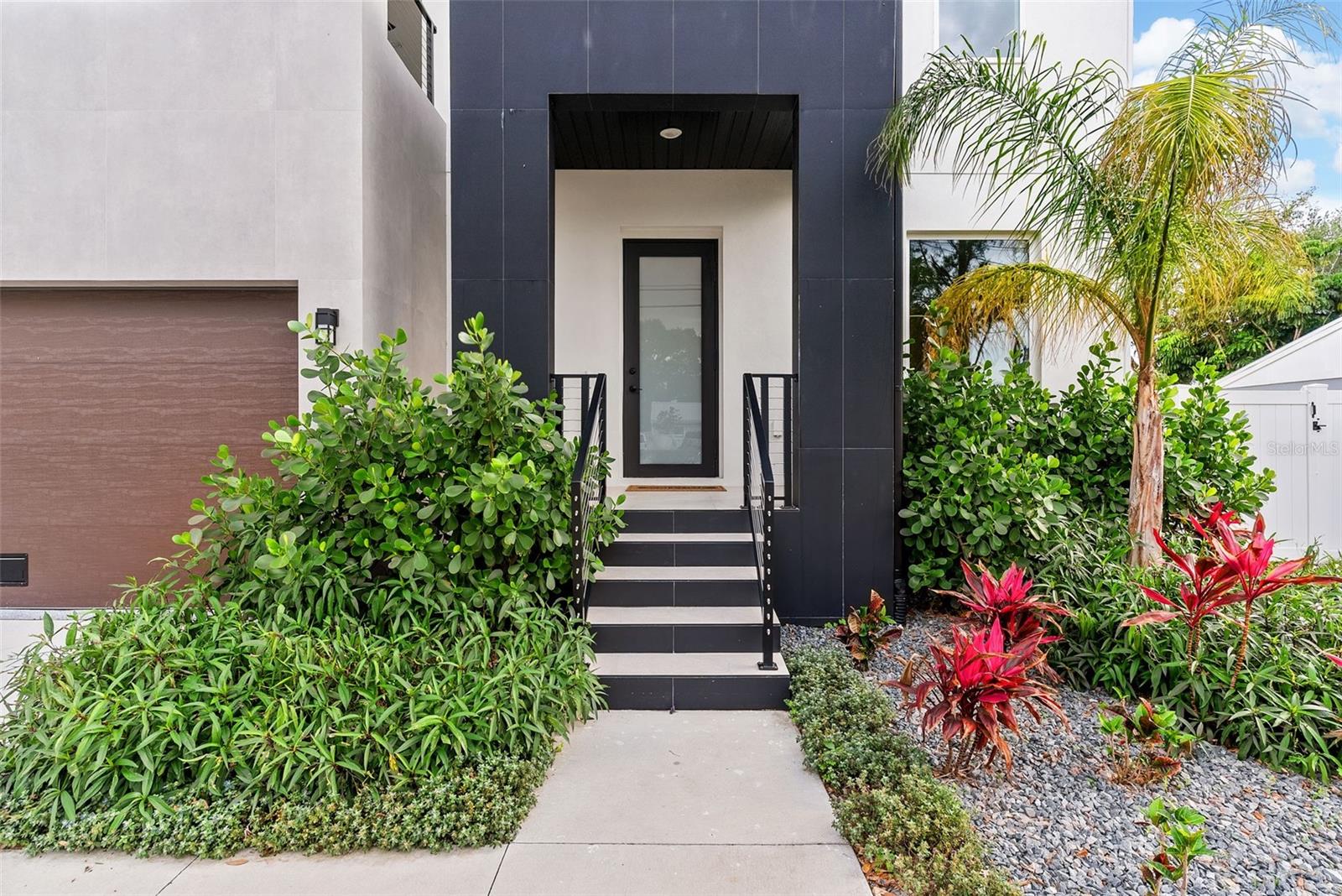 Listing photo id 1 for 4604 Euclid Avenue