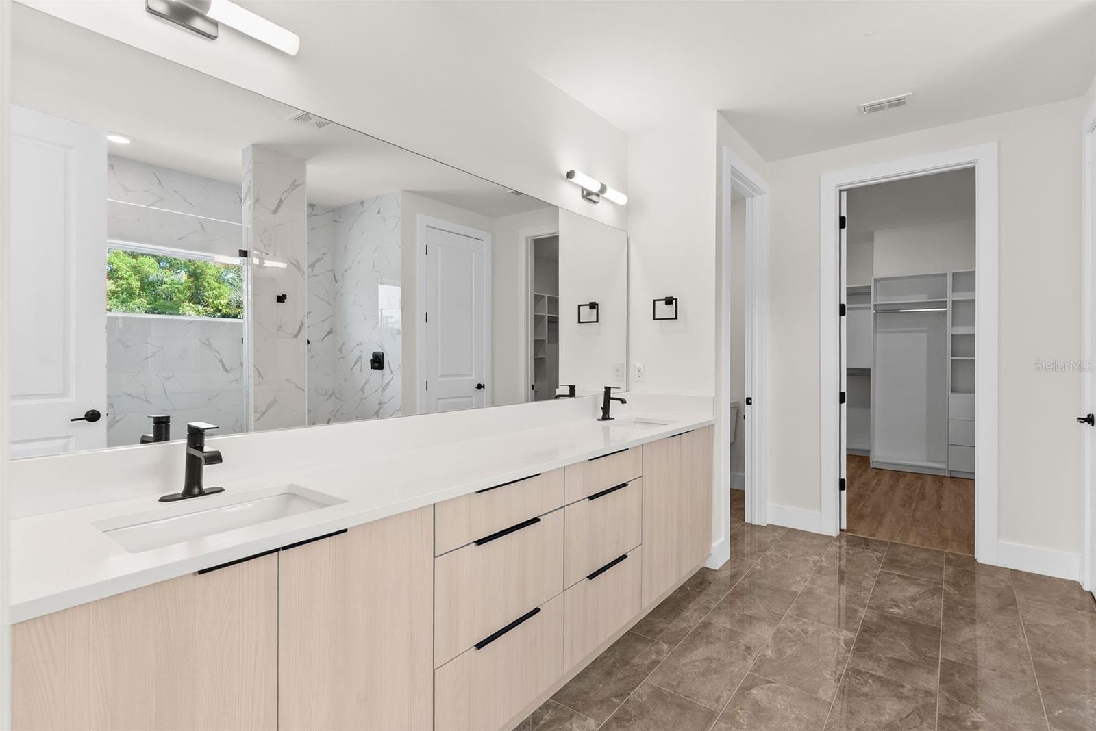 Listing photo id 29 for 4604 Euclid Avenue