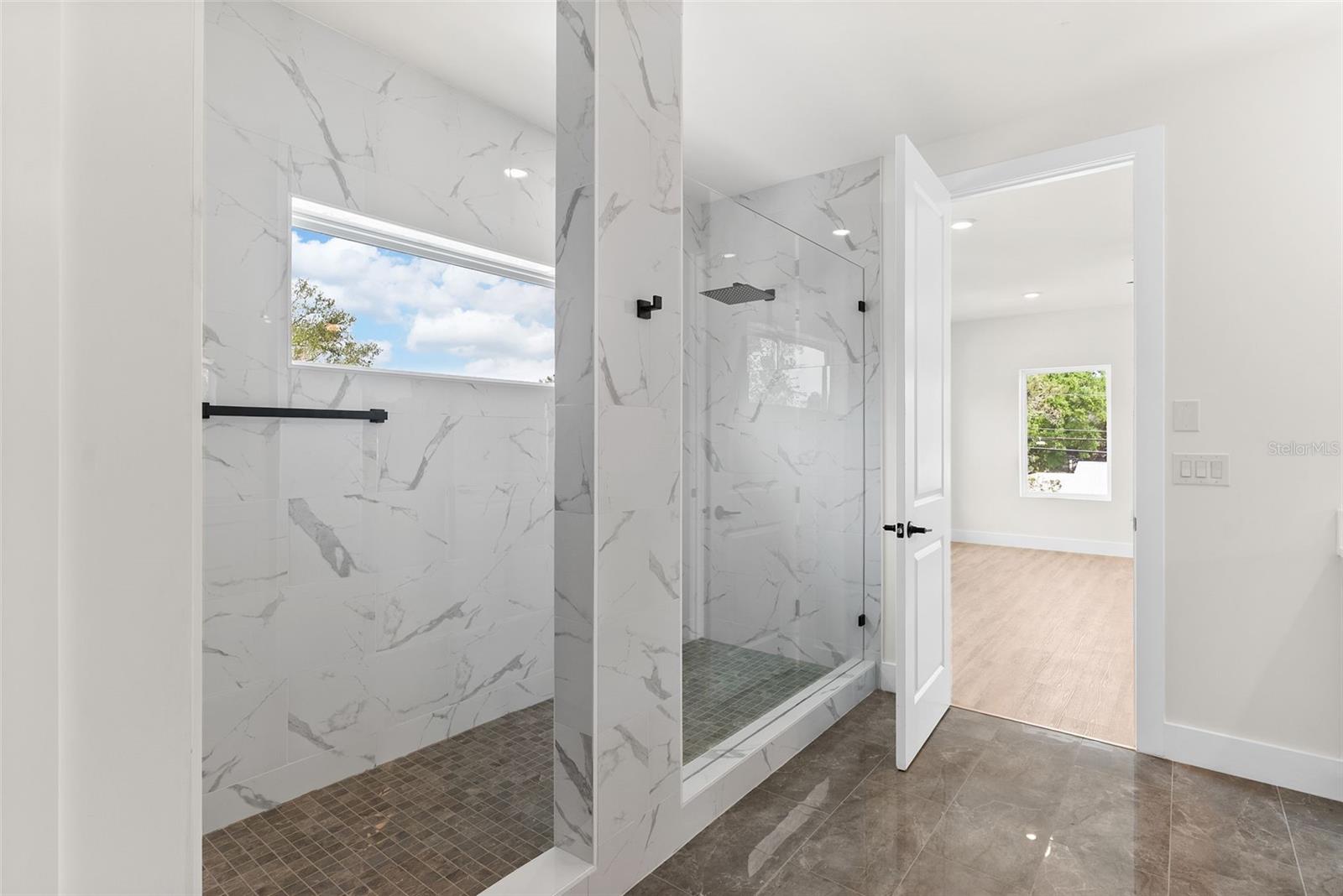 Listing photo id 30 for 4604 Euclid Avenue