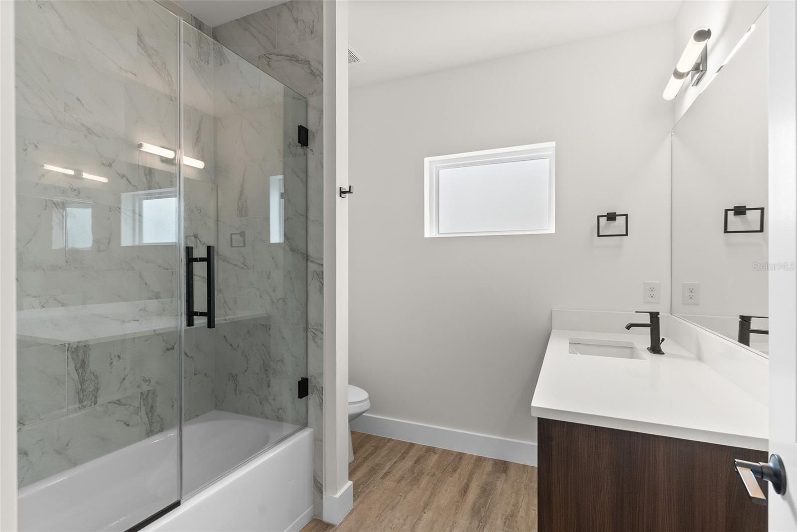 Listing photo id 32 for 4604 Euclid Avenue