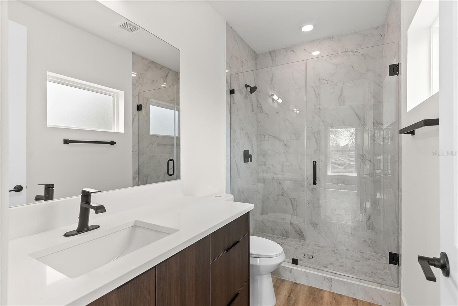 Listing photo id 36 for 4604 Euclid Avenue