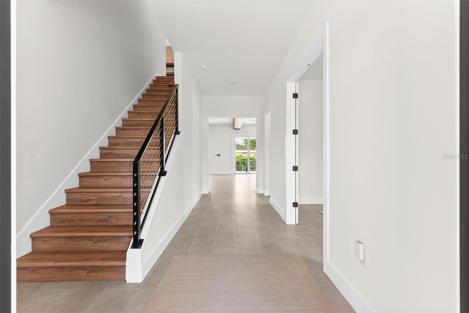 Listing photo id 2 for 4604 Euclid Avenue