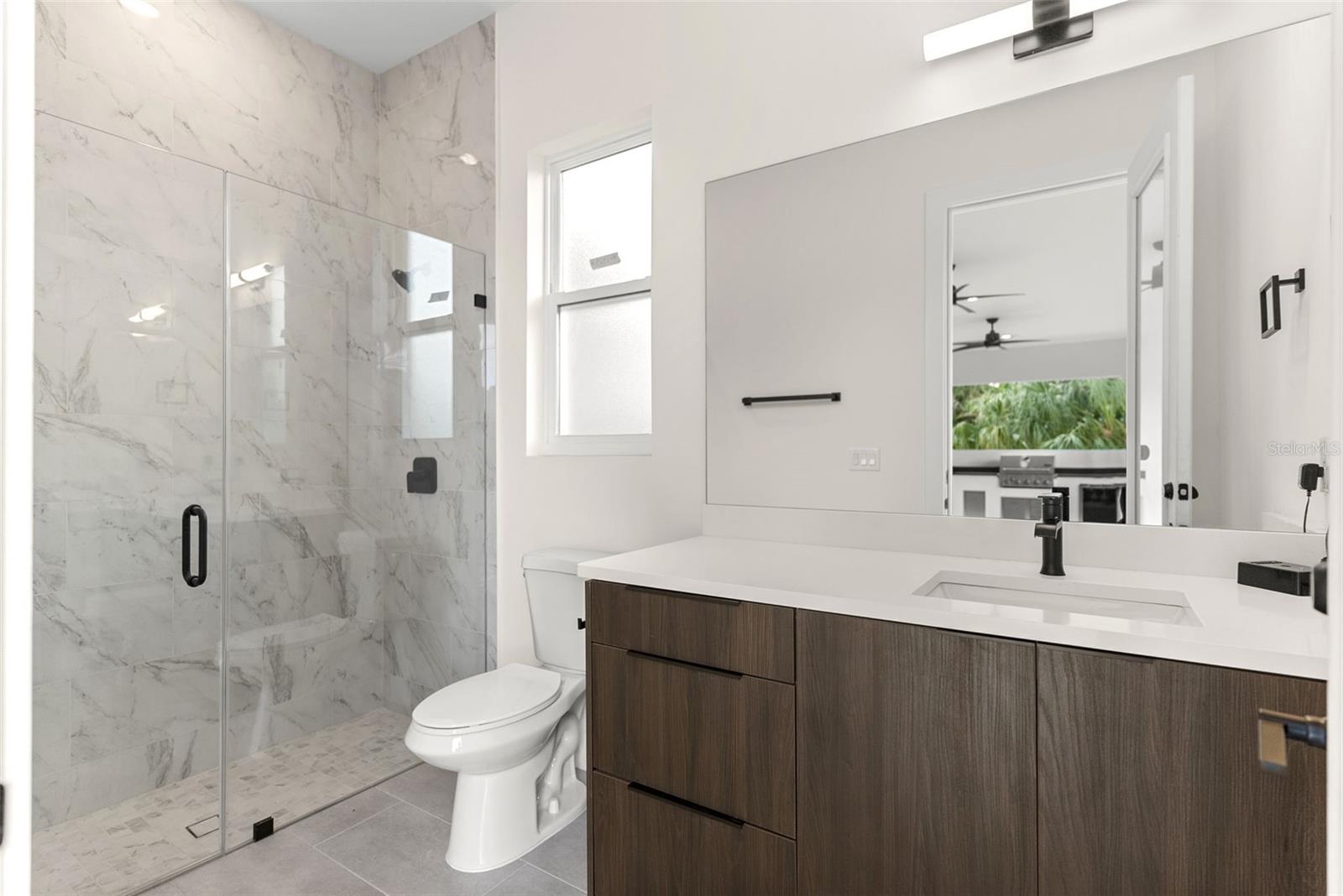 Listing photo id 39 for 4604 Euclid Avenue