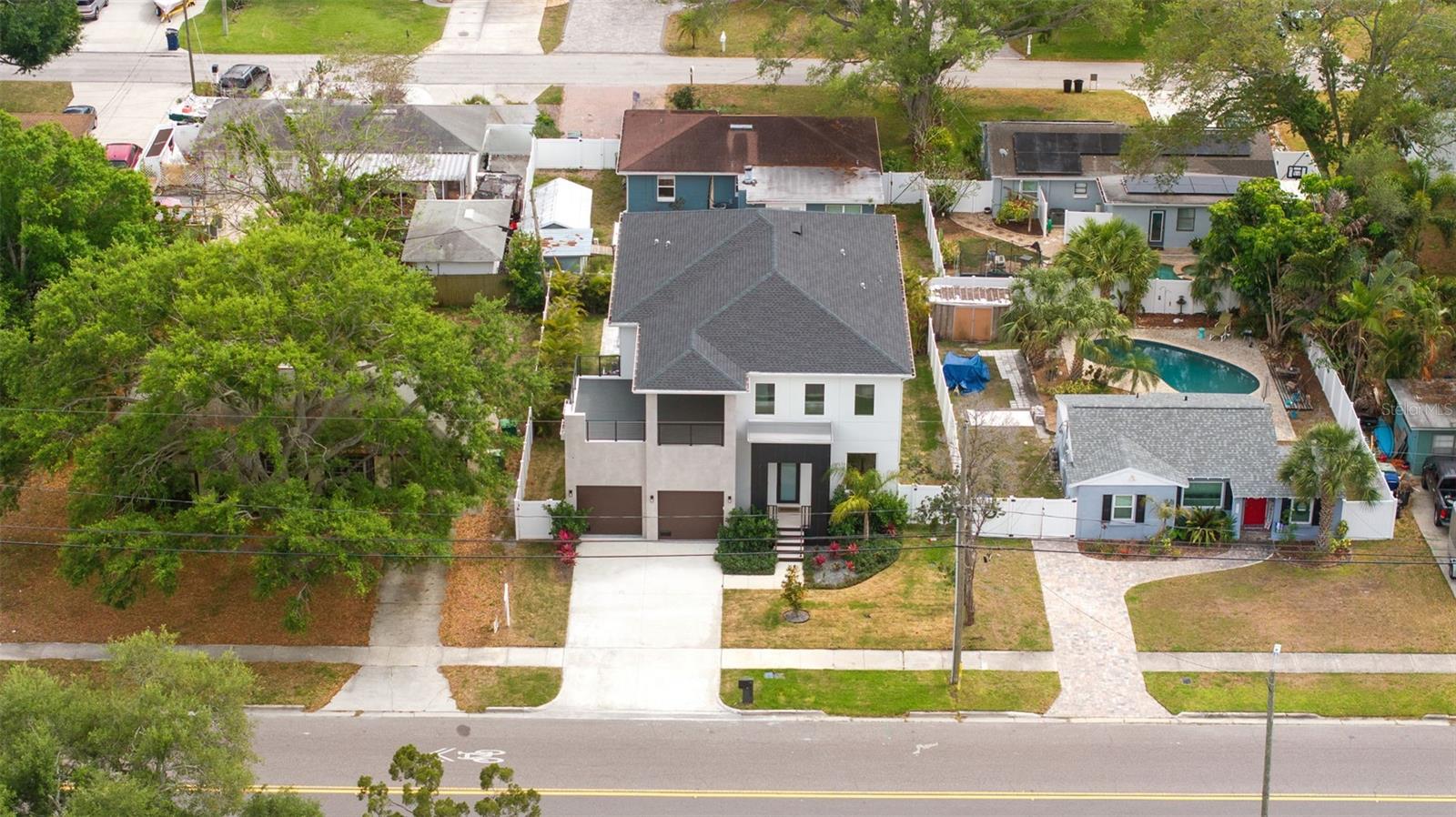 Listing photo id 44 for 4604 Euclid Avenue