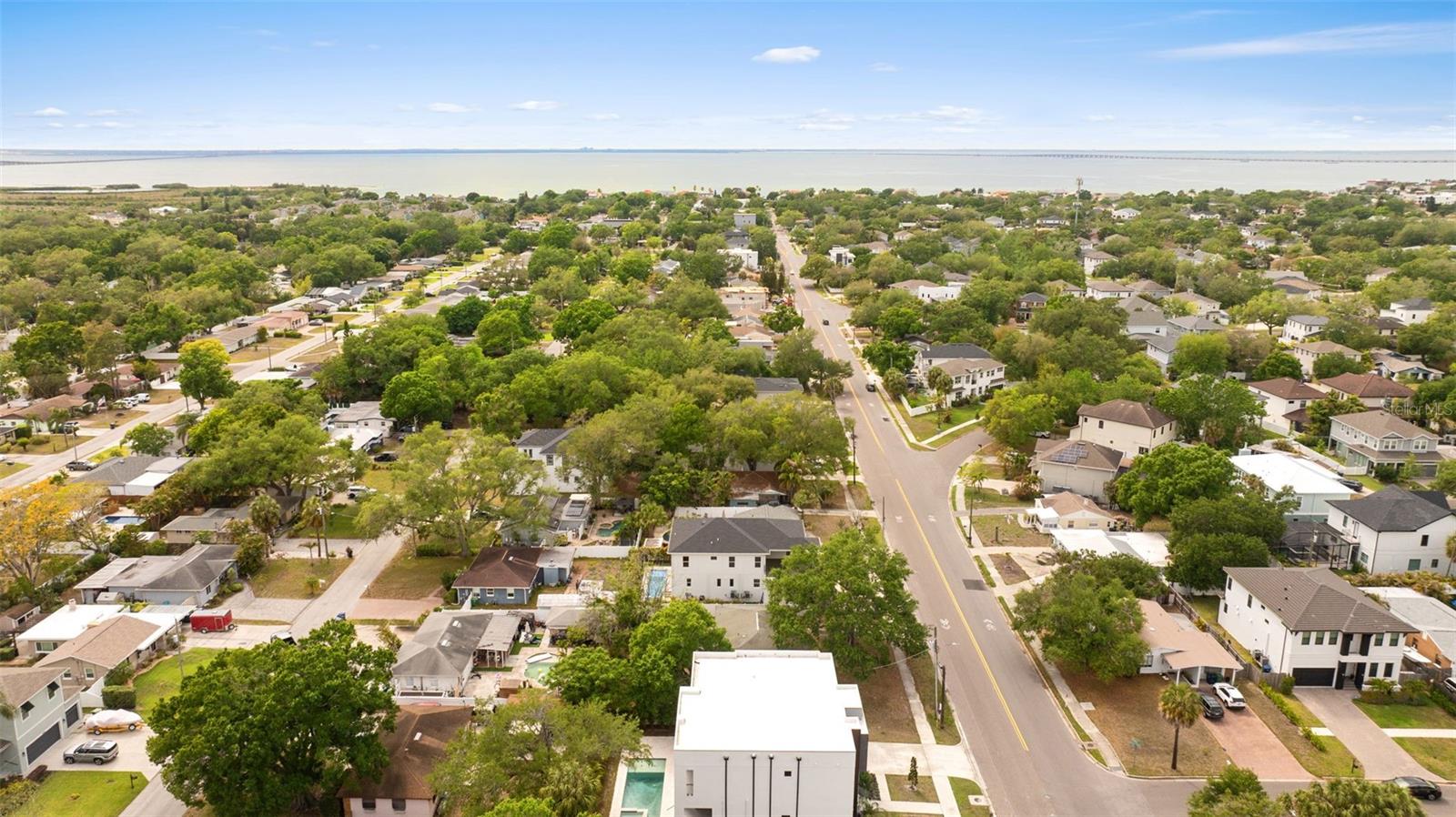 Listing photo id 49 for 4604 Euclid Avenue