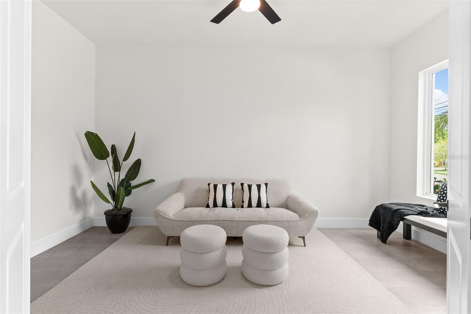 Listing photo id 4 for 4604 Euclid Avenue